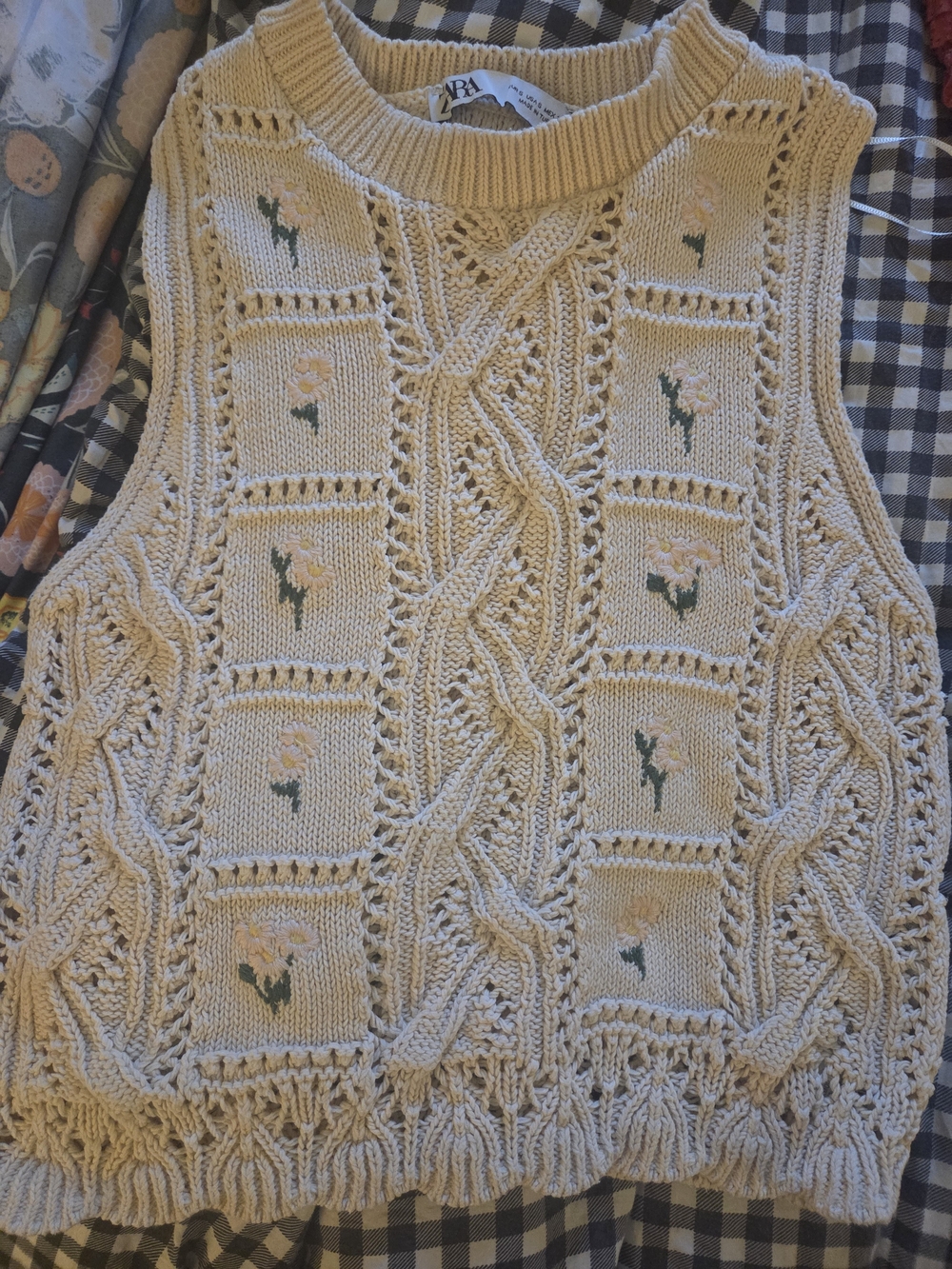 Zara Cream Cable-Knit Floral Sleeveless V-Neck Sweater